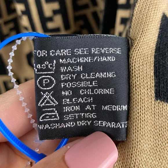 🚫SOLD🚫 Fendi Monogram Logo Unisex Scarf Brown Black Made In Italy Luxury Brand - Picture 8 of 8